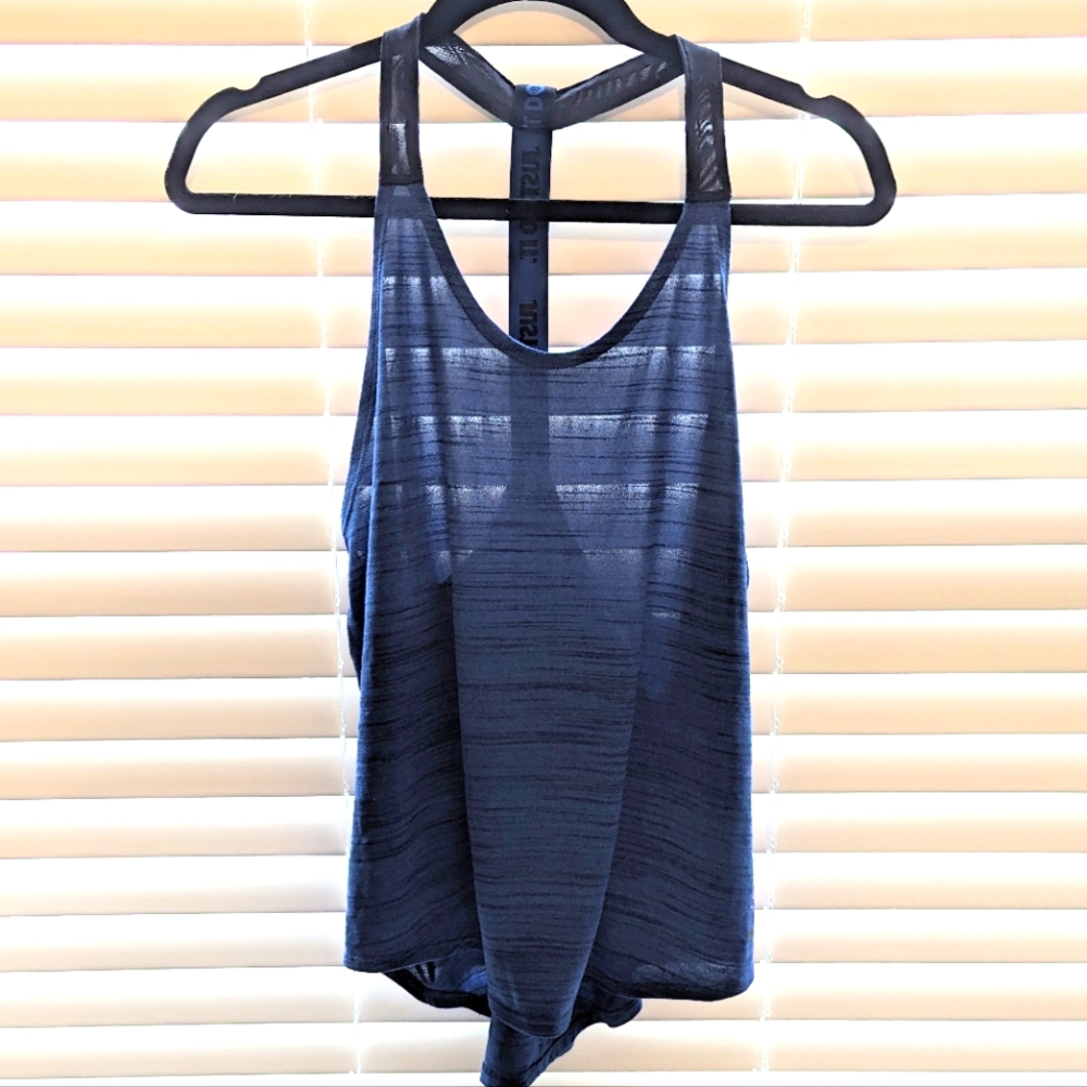 Nike Women's Elastika Loose Tank Top. Pre-owned. Medium.